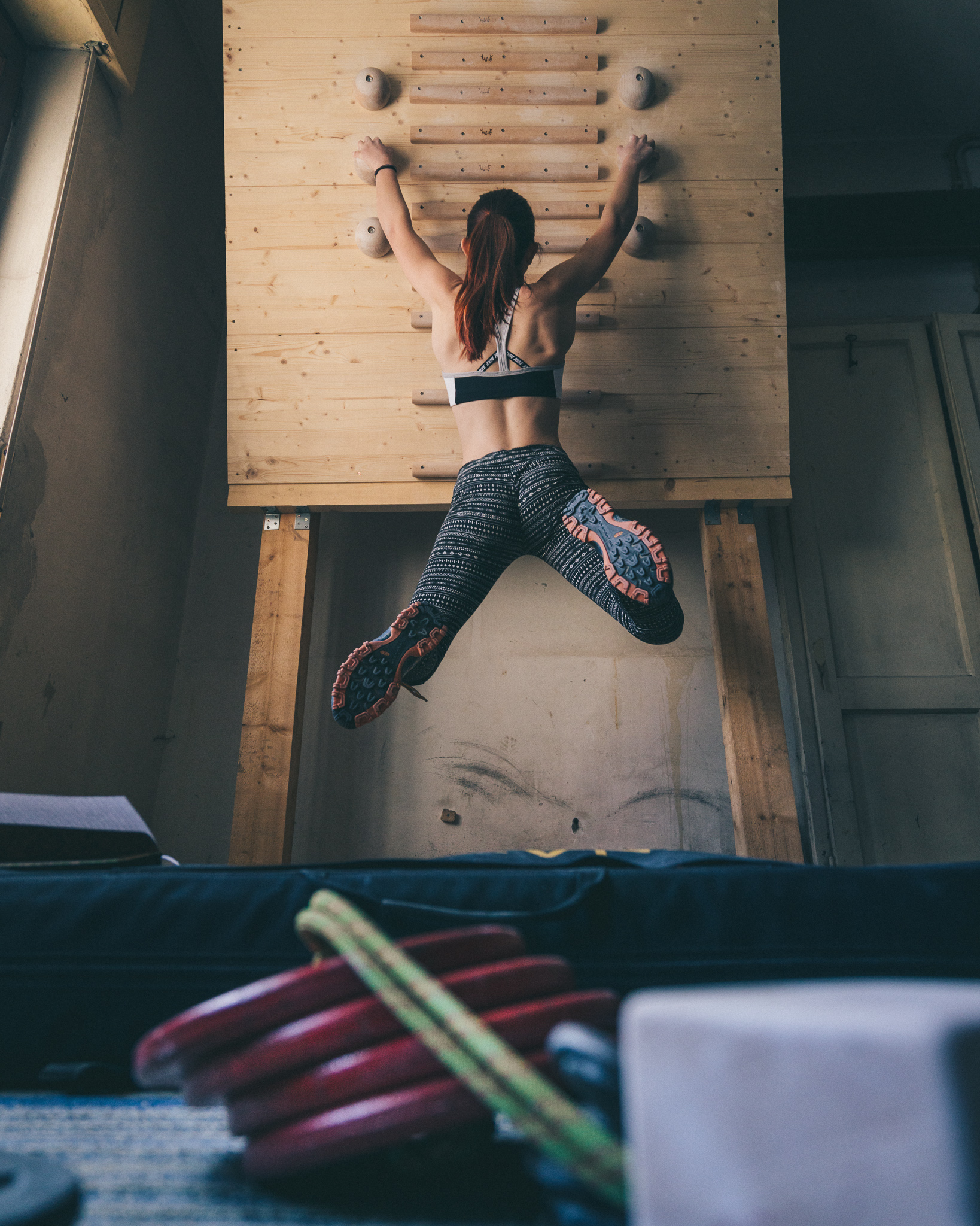 How to take pictures of indoor training